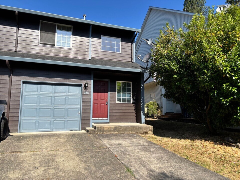 3933 SW Pinewood Way in Beaverton, OR - Building Photo