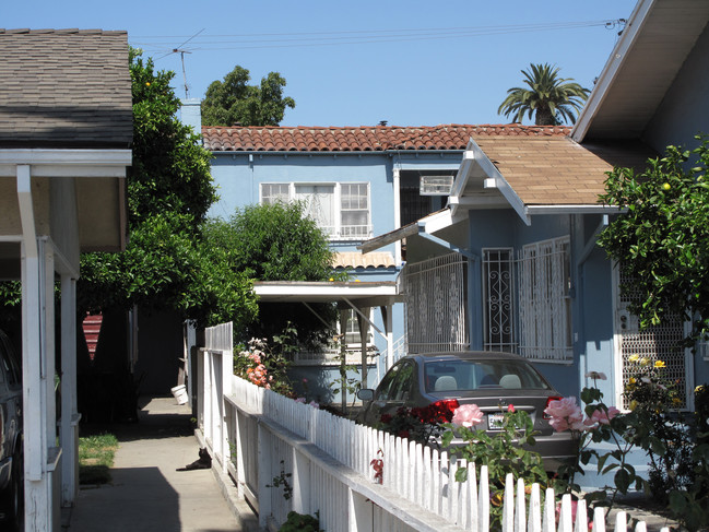 6809 Templeton St in Huntington Park, CA - Building Photo - Building Photo