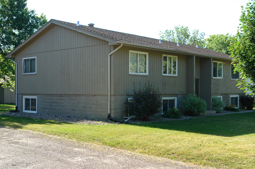 2540 Ruth St in Little Canada, MN - Foto de edificio