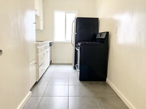 1851 Winona Blvd-Unit -108 in Los Angeles, CA - Building Photo - Building Photo