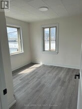 874 Clyde Ave N in Ottawa, ON - Building Photo - Building Photo