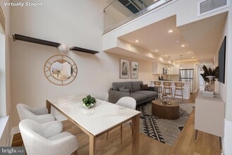 1821 Carpenter St, Unit #B in Philadelphia, PA - Foto de edificio - Building Photo