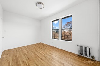 305 Ocean Ave in Brooklyn, NY - Building Photo - Building Photo