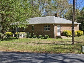 7825 Senate St in North Chesterfield, VA - Building Photo - Building Photo
