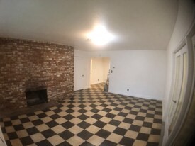 906 Sycamore Ln in Davis, CA - Building Photo