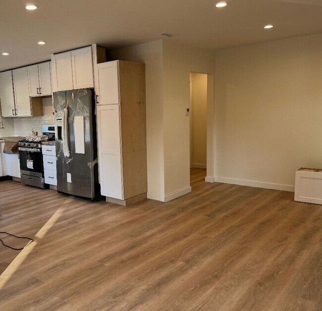 256 N Alvarado St-Unit -Front House in Ojai, CA - Building Photo - Building Photo