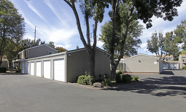 Stony Creek Apartments in Santa Rosa, CA - Building Photo - Building Photo