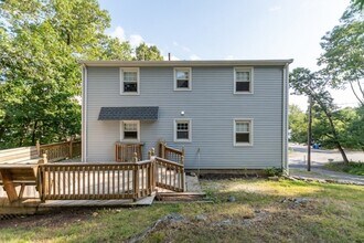 205 Hardy Pond Rd in Waltham, MA - Building Photo - Building Photo