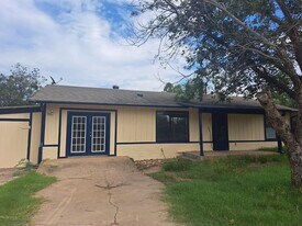 851 Aspen Ln in Cottonwood Shores, TX - Building Photo