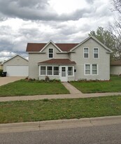 523 Tyler St in Anoka, MN - Building Photo