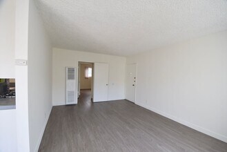 10843 Kling St in Los Angeles, CA - Building Photo - Building Photo