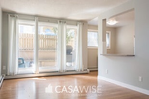 10230-120 120 St NW in Edmonton, AB - Building Photo