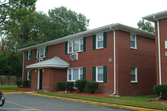 2011 Chesapeake Drive in Chesapeake, VA - Building Photo - Building Photo