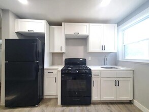 179 Armstrong Ave, Unit 1 in Jersey City, NJ - Building Photo - Building Photo