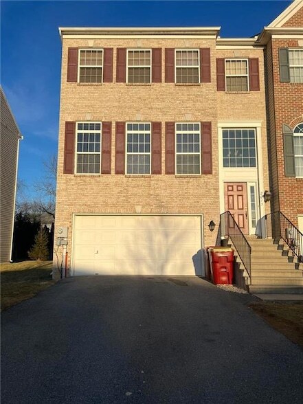 2013 Huntington Ln, Unit 0104 in Easton, PA - Building Photo