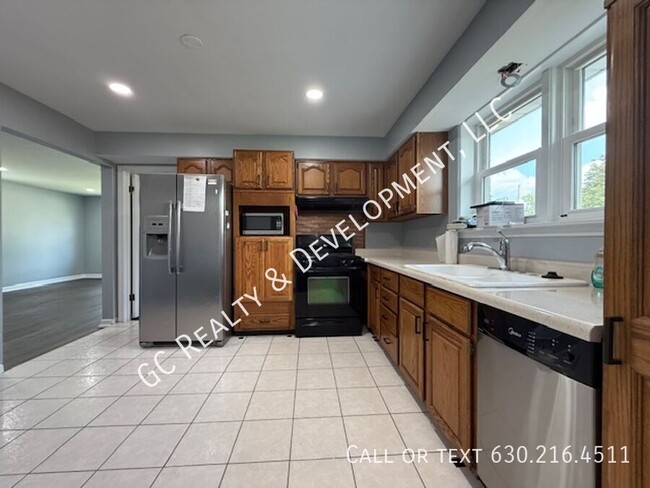 520 W Center St in Itasca, IL - Building Photo - Building Photo