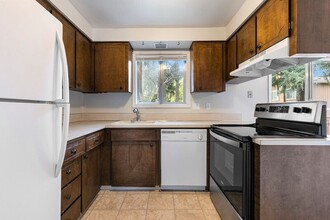 203 SE 176th Pl in Portland, OR - Foto de edificio - Building Photo