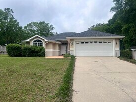 395 Lake Holley Cir in Defuniak Springs, FL - Building Photo