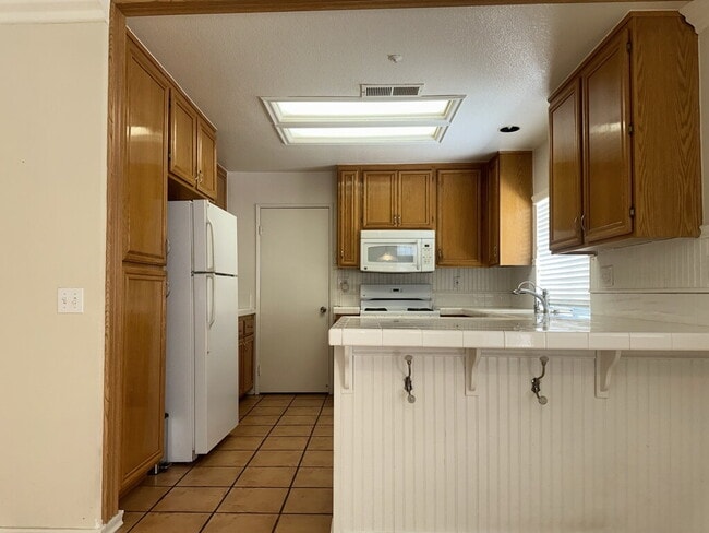 6025 Abernathy Dr in Riverside, CA - Building Photo - Building Photo