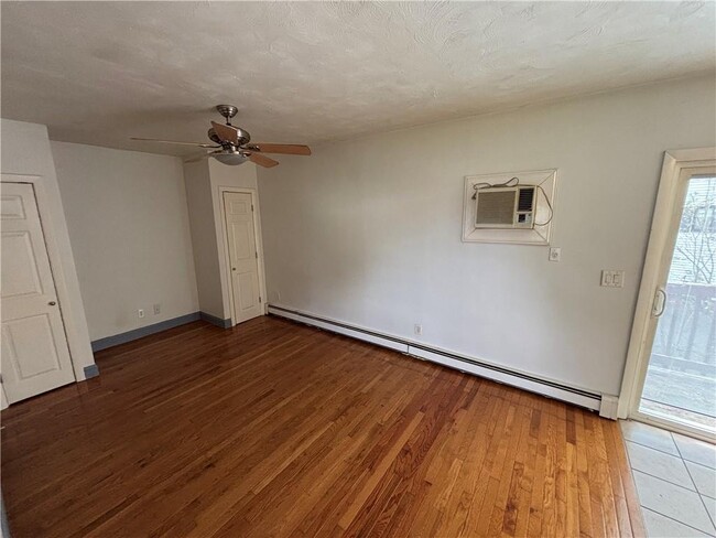 336 Killingly St in Providence, RI - Foto de edificio - Building Photo