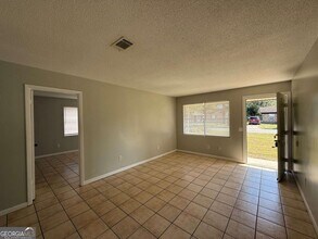 240 Deerwood Dr in Hinesville, GA - Building Photo - Building Photo