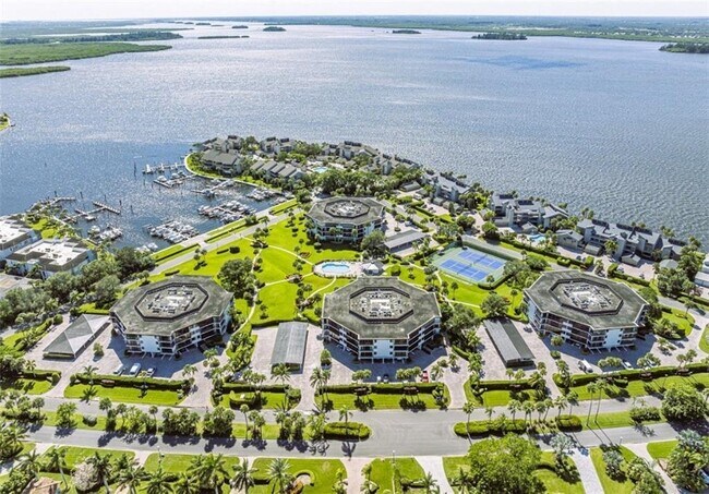 1821 Mooringline Dr in Vero Beach, FL - Building Photo - Building Photo