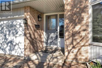 60 Kitty Murray Ln in Hamilton, ON - Building Photo - Building Photo
