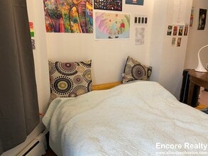 61 S Huntington Ave, Unit 302 in Boston, MA - Building Photo - Building Photo