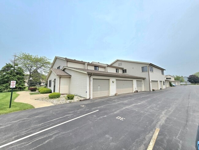 940 Prairie Dr in Mount Pleasant, WI - Building Photo - Building Photo