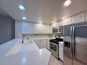 9936 Scripps Westview Way in San Diego, CA - Building Photo - Building Photo