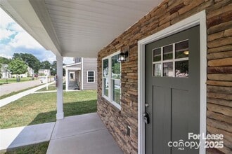3967 Newhall Dr NW in Hickory, NC - Building Photo - Building Photo