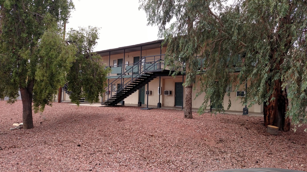 80th Ave Apartments in Glendale, AZ - Building Photo