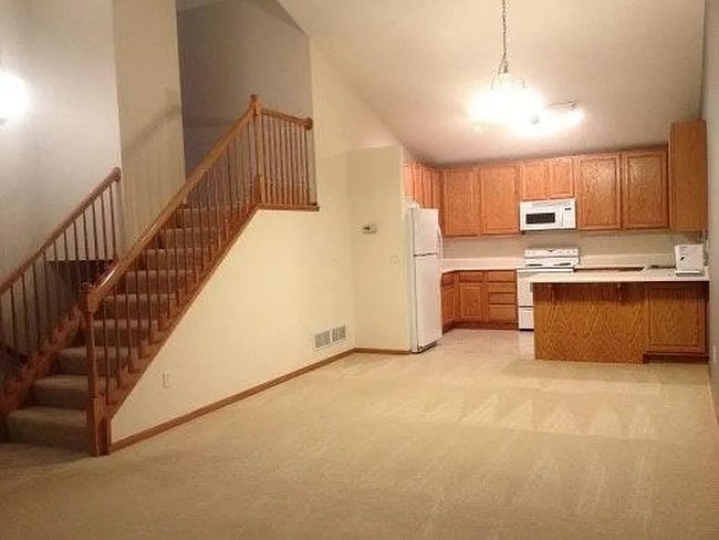 820 Matthew Drive in Chaska, MN - Foto de edificio - Building Photo