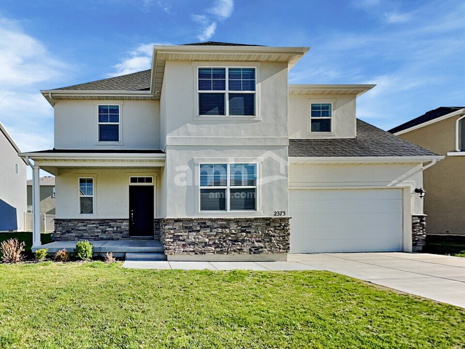 2373 Buckskin Way in Eagle Mountain, UT - Foto de edificio
