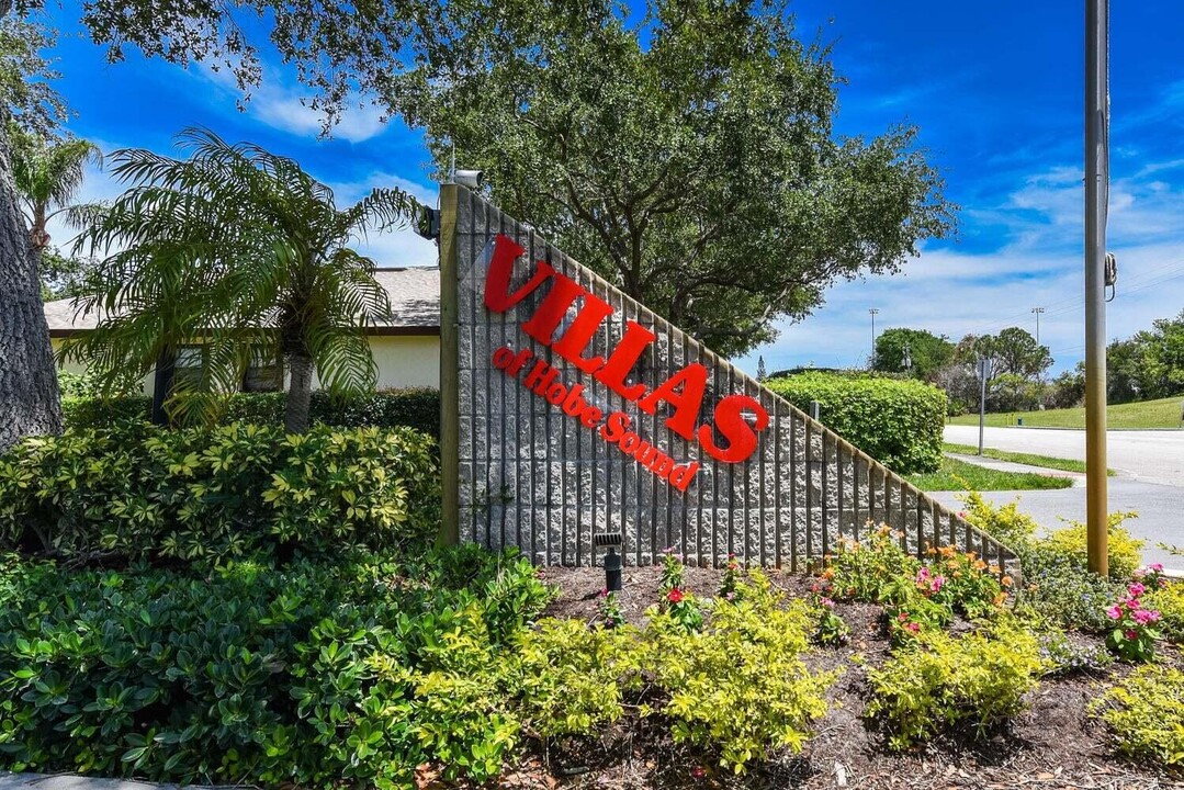 7956 SE Villa Cir in Hobe Sound, FL - Foto de edificio