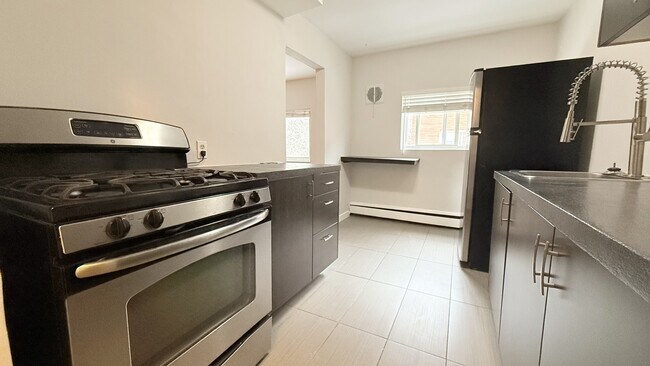 23 McClary Ave in London, ON - Building Photo - Building Photo