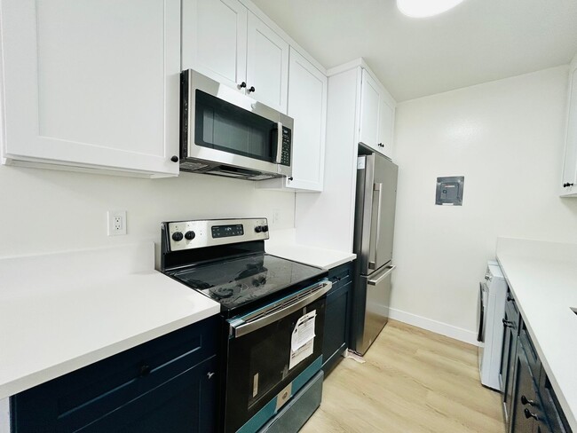 12610-12626 Mitchell Ave in Los Angeles, CA - Building Photo - Building Photo