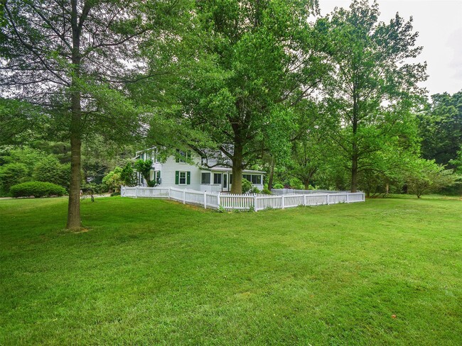 23 Pinetree Ln in Old Westbury, NY - Building Photo - Building Photo