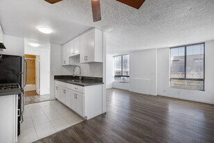 5837 Virginia Ave in Los Angeles, CA - Building Photo