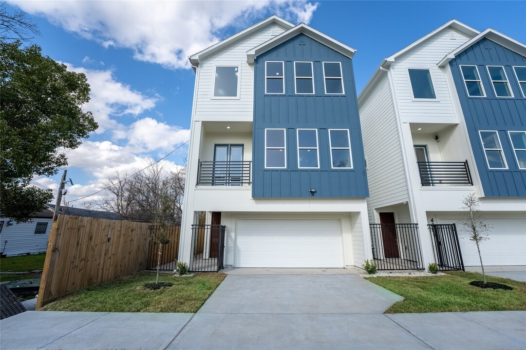 4107 Dreyfus St in Houston, TX - Building Photo