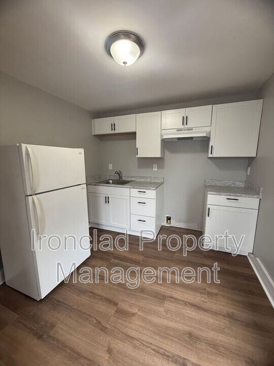 10 Longworth Ave in Middletown, CT - Building Photo