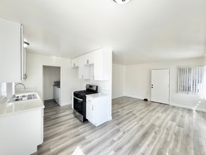 636 Aerick St in Inglewood, CA - Foto de edificio - Building Photo