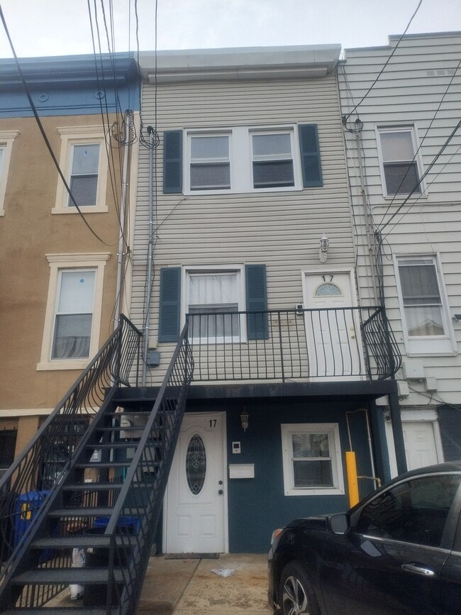 17 Wallis Ave, Unit 2, Unit 2