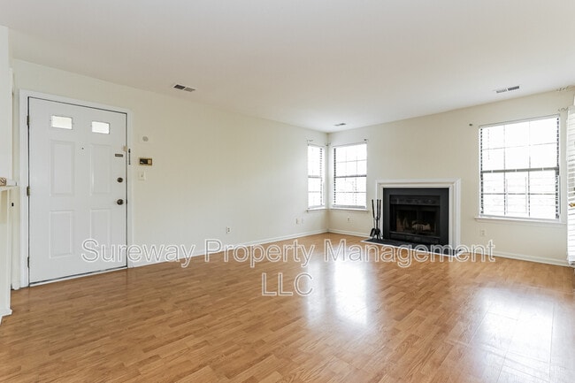 447 Meade Ct in East Brunswick, NJ - Building Photo - Building Photo