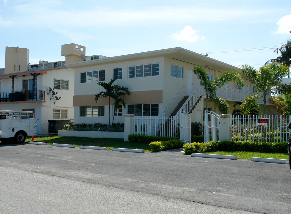 1950-1960 Biarritz Dr in Miami Beach, FL - Foto de edificio