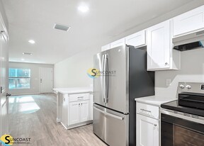 9370 N Peachtree Way in Citrus Springs, FL - Building Photo