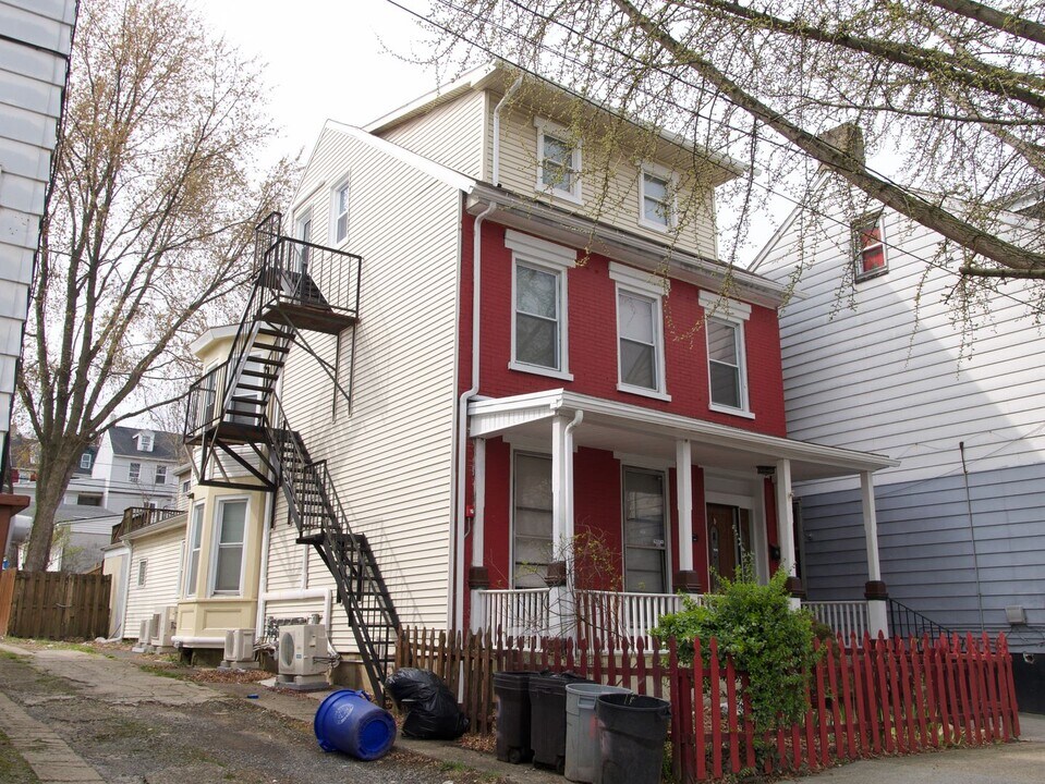 1020 Ferry St in Easton, PA - Building Photo