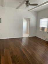 192 S Mountain View Ave, Unit 203 in Los Angeles, CA - Foto de edificio - Building Photo