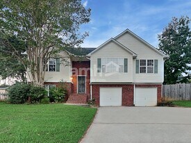 2717 Oak Meadow Ln in Snellville, GA - Building Photo