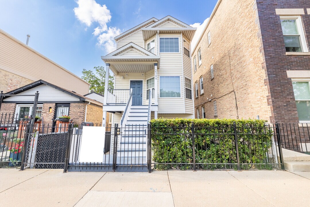 2349 W 18th Pl in Chicago, IL - Building Photo